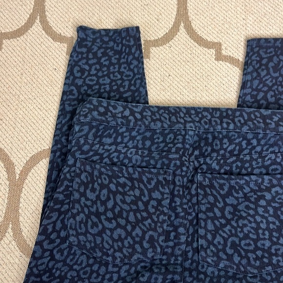 ✨SPANX-JEAN-ISH Pull On Denim Ankle Leggings Jeggings Blue Leopard size SMALL - Picture 14 of 16